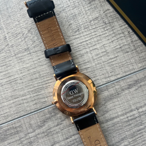 NW Daniel Wellington Classic Sheffield Rose Gold watch (unisex) - Picture 4 of 9